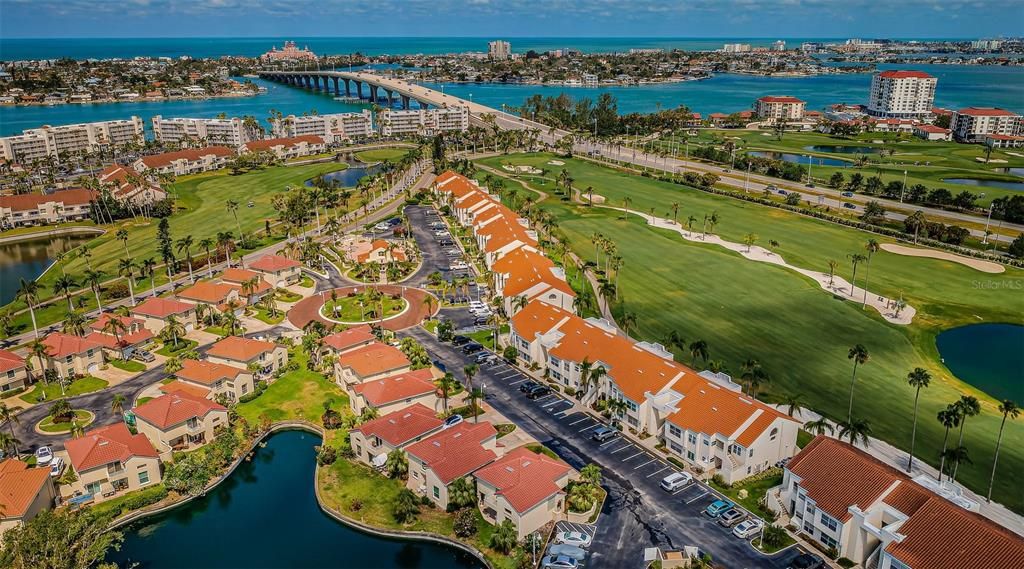 合同活跃: $359,000 (2 贝兹, 2 浴室, 1070 平方英尺)