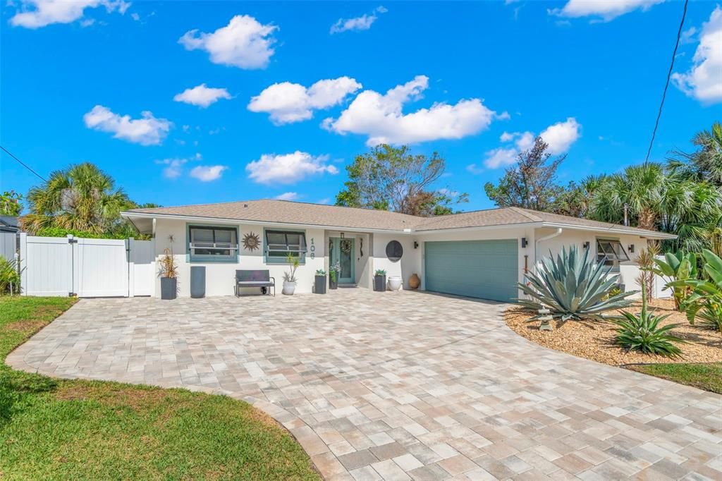 最近售出: $1,795,000 (3 贝兹, 3 浴室, 2821 平方英尺)