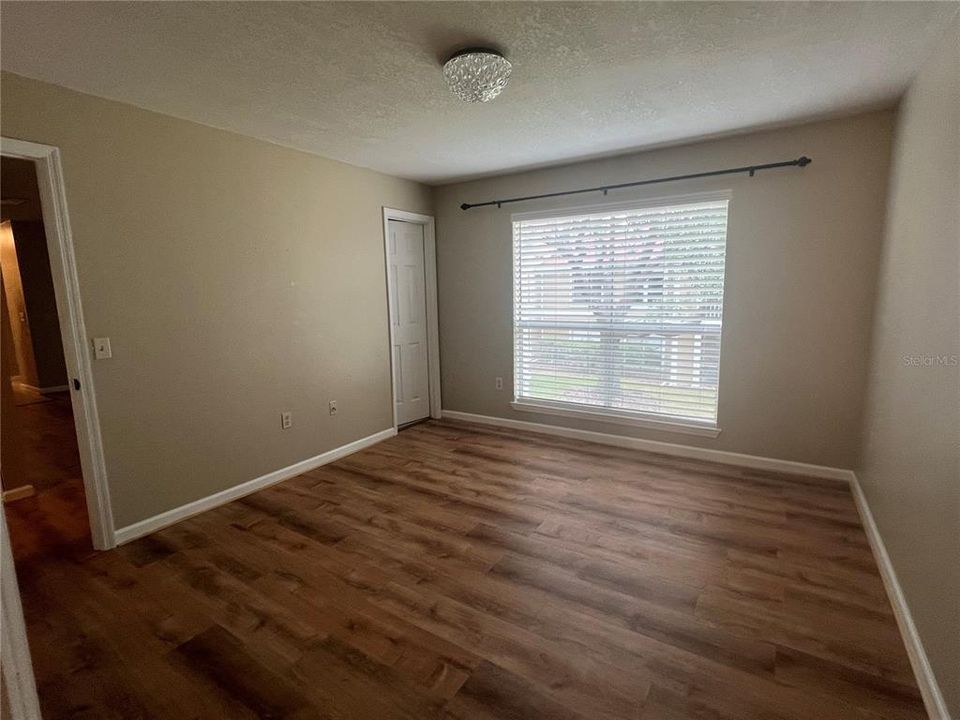 合同活跃: $171,500 (2 贝兹, 2 浴室, 1164 平方英尺)