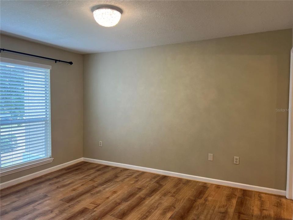 合同活跃: $171,500 (2 贝兹, 2 浴室, 1164 平方英尺)