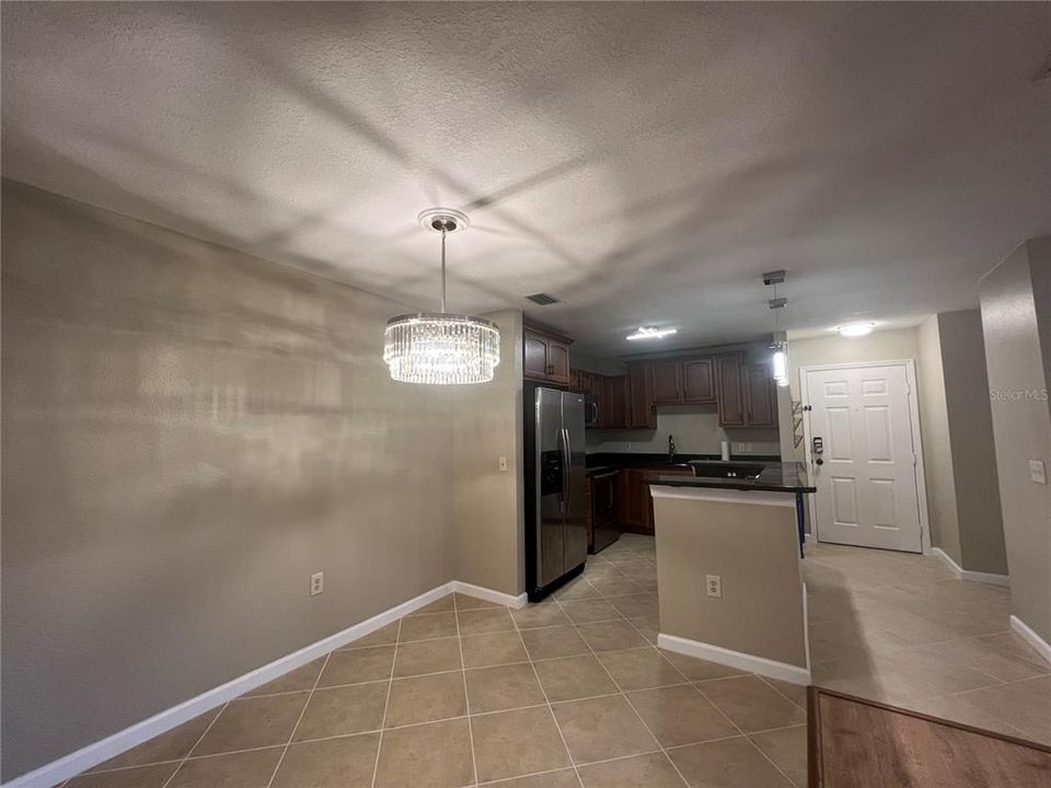 合同活跃: $171,500 (2 贝兹, 2 浴室, 1164 平方英尺)