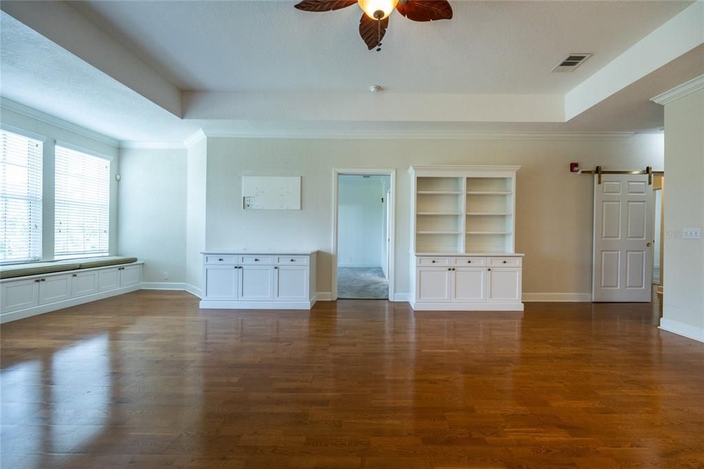 Active With Contract: $309,900 (3 beds, 2 baths, 1469 Square Feet)