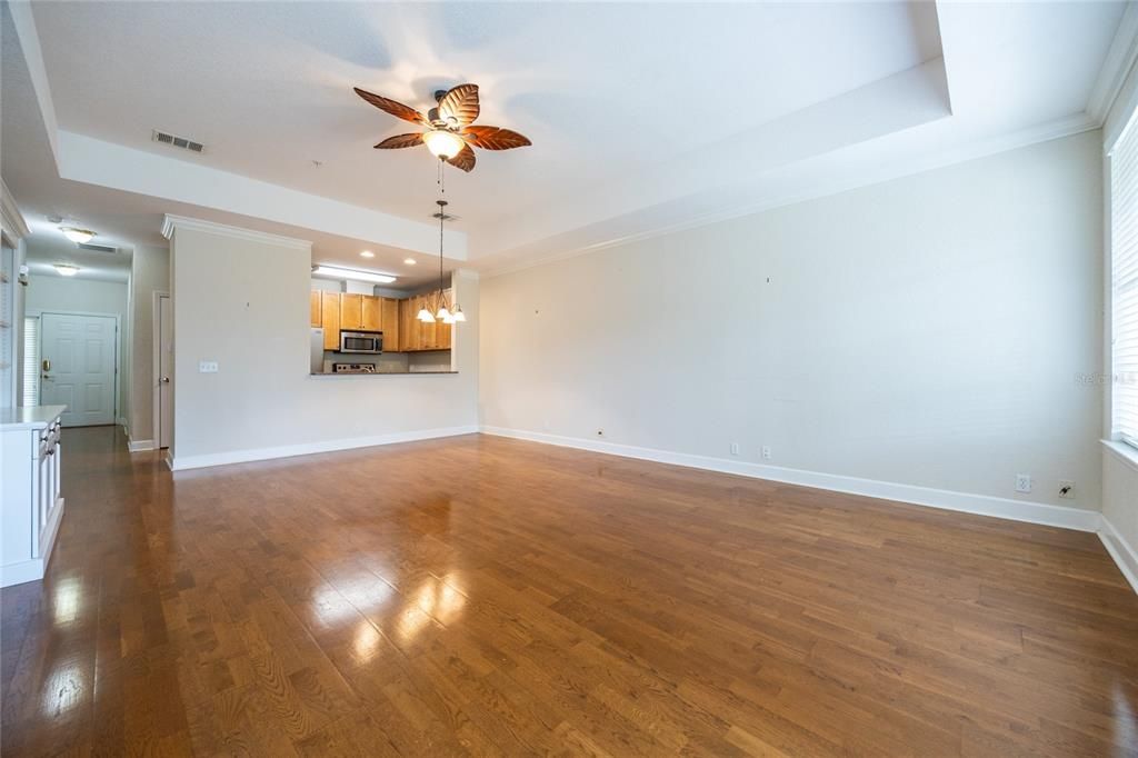 Active With Contract: $309,900 (3 beds, 2 baths, 1469 Square Feet)