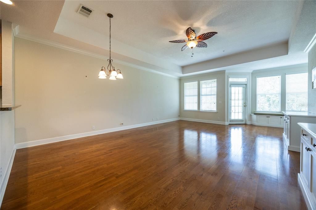 Active With Contract: $309,900 (3 beds, 2 baths, 1469 Square Feet)