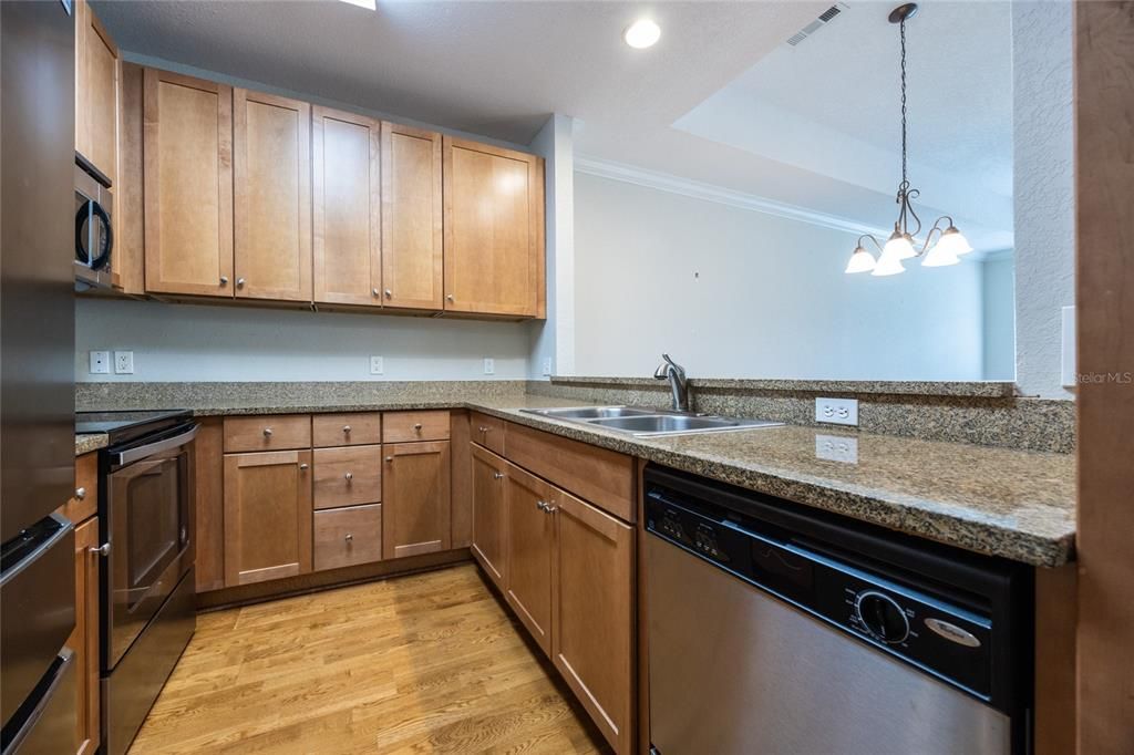 Active With Contract: $309,900 (3 beds, 2 baths, 1469 Square Feet)