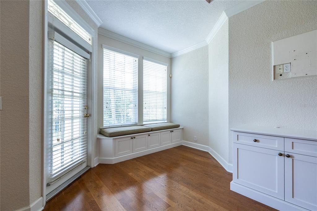 Active With Contract: $309,900 (3 beds, 2 baths, 1469 Square Feet)