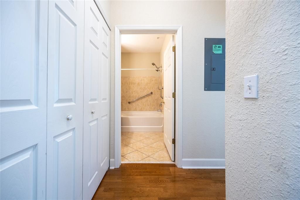 Active With Contract: $309,900 (3 beds, 2 baths, 1469 Square Feet)