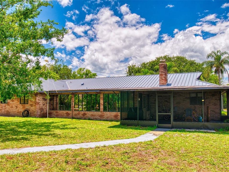 Под контрактом: $534,900 (3 спален, 2 ванн, 2544 Квадратных фут)