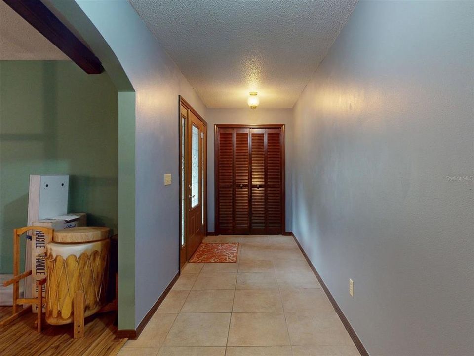 Под контрактом: $534,900 (3 спален, 2 ванн, 2544 Квадратных фут)