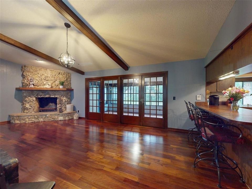 Под контрактом: $534,900 (3 спален, 2 ванн, 2544 Квадратных фут)