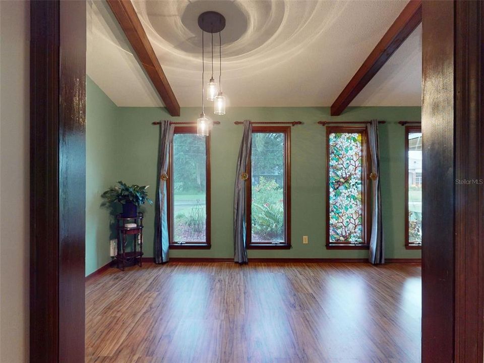 Под контрактом: $534,900 (3 спален, 2 ванн, 2544 Квадратных фут)