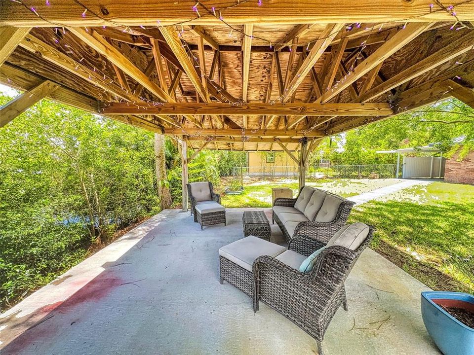 Под контрактом: $534,900 (3 спален, 2 ванн, 2544 Квадратных фут)