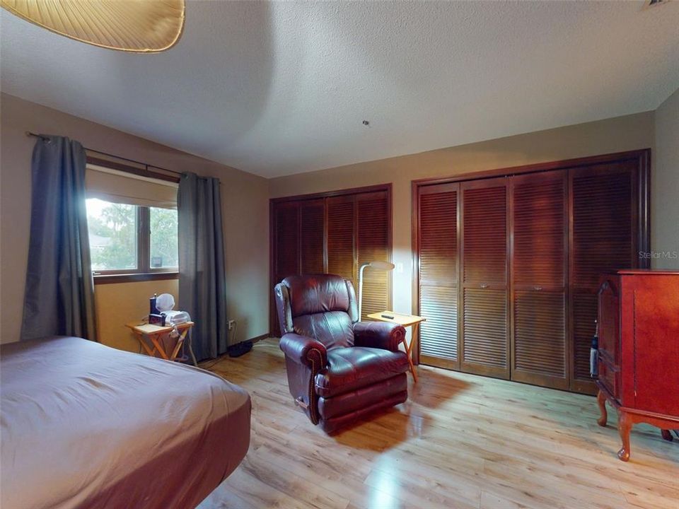 Под контрактом: $534,900 (3 спален, 2 ванн, 2544 Квадратных фут)