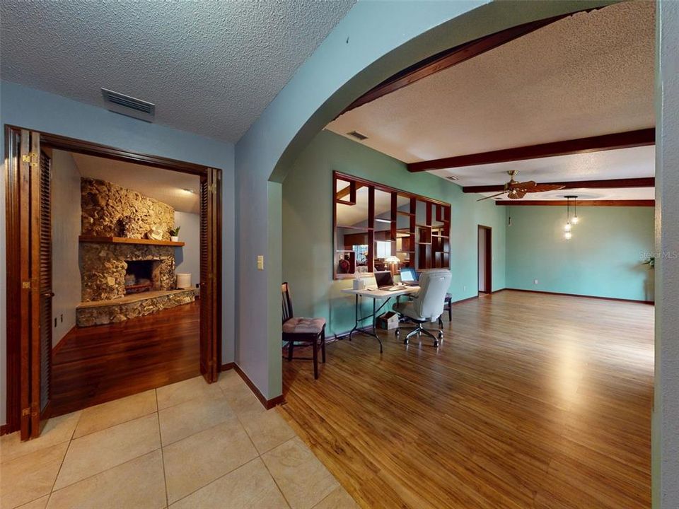 Под контрактом: $534,900 (3 спален, 2 ванн, 2544 Квадратных фут)