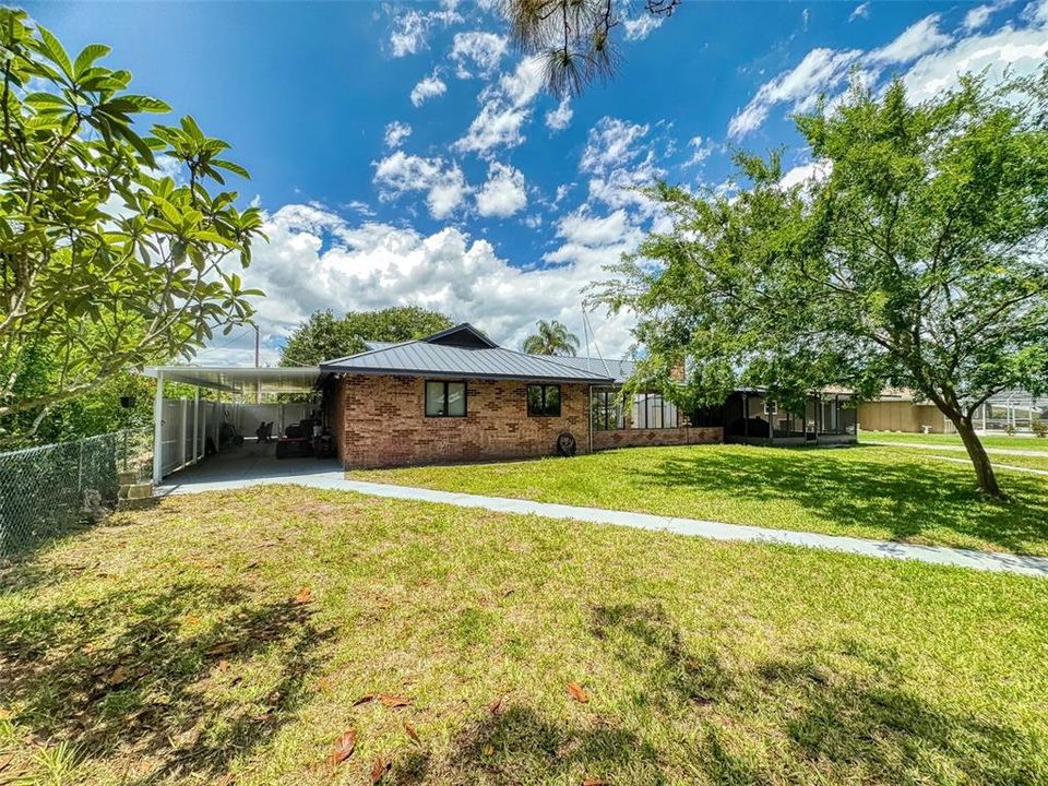 Под контрактом: $534,900 (3 спален, 2 ванн, 2544 Квадратных фут)