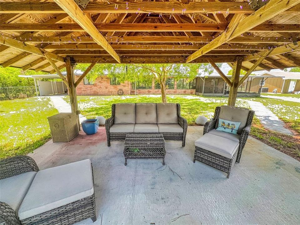 Под контрактом: $534,900 (3 спален, 2 ванн, 2544 Квадратных фут)