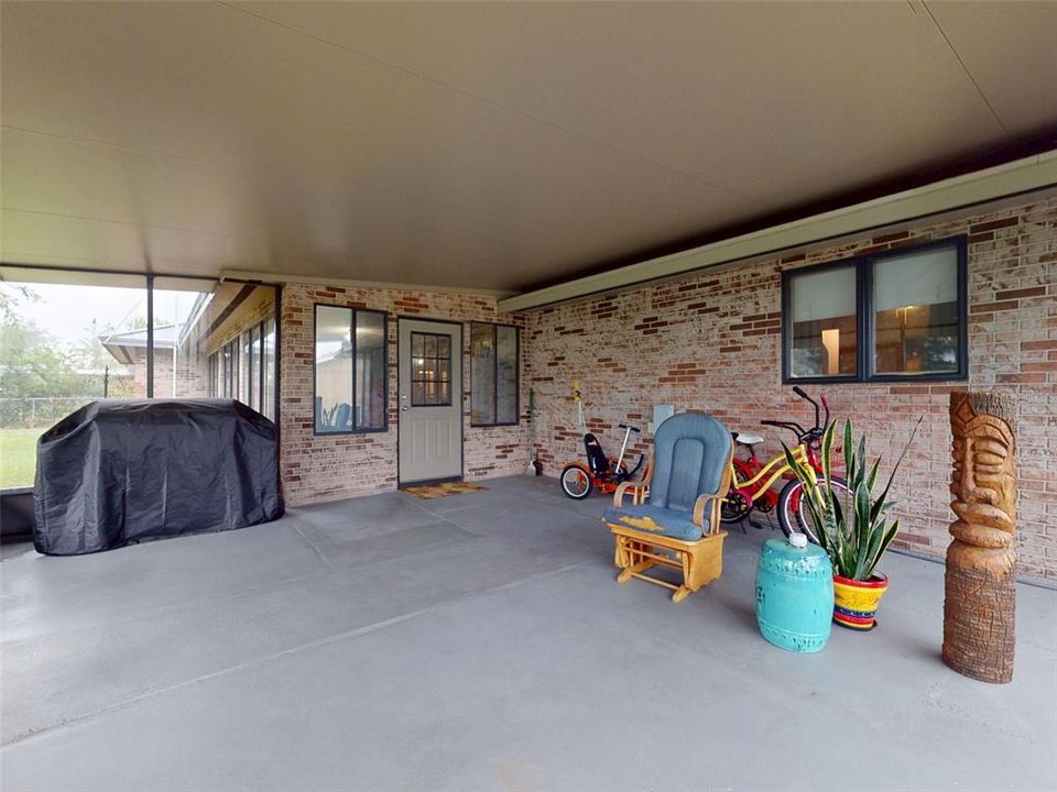 Под контрактом: $534,900 (3 спален, 2 ванн, 2544 Квадратных фут)