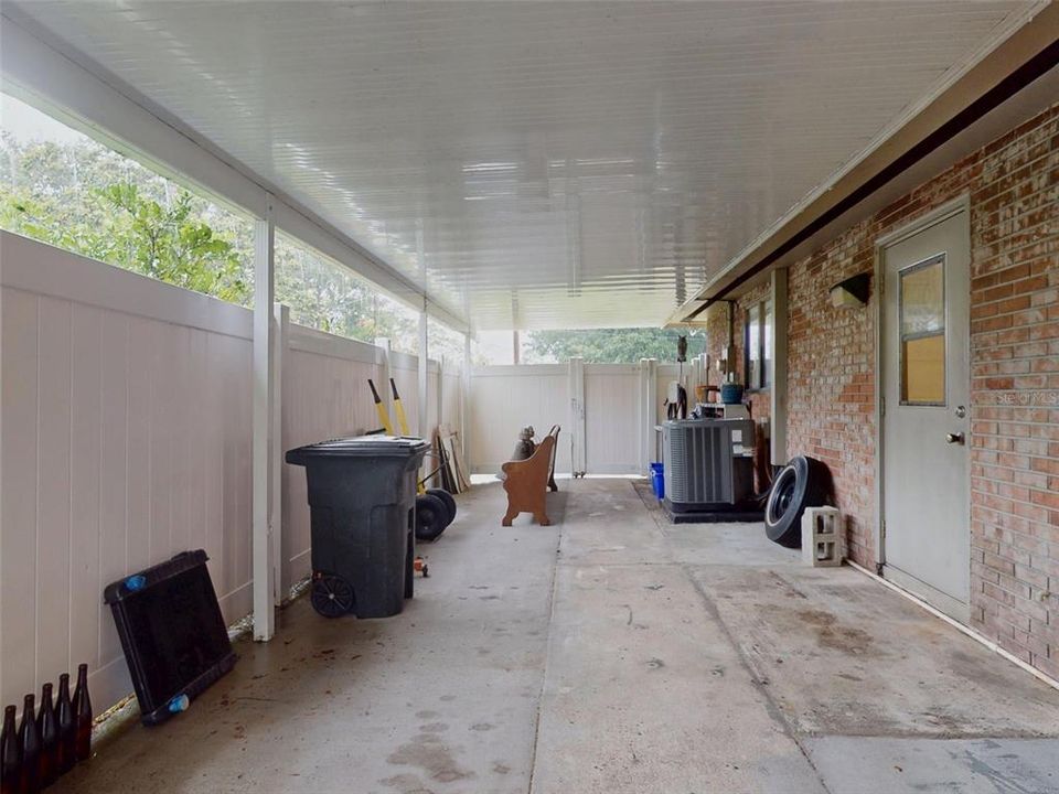 Под контрактом: $534,900 (3 спален, 2 ванн, 2544 Квадратных фут)