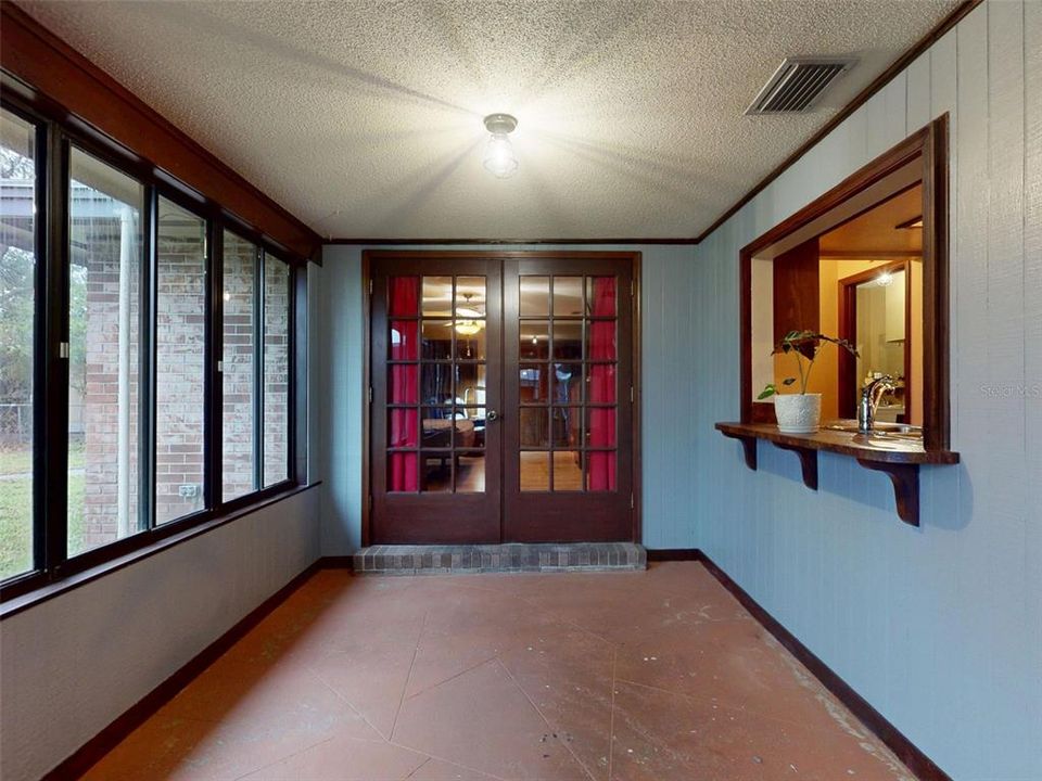 Под контрактом: $534,900 (3 спален, 2 ванн, 2544 Квадратных фут)