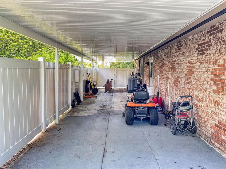 Под контрактом: $534,900 (3 спален, 2 ванн, 2544 Квадратных фут)