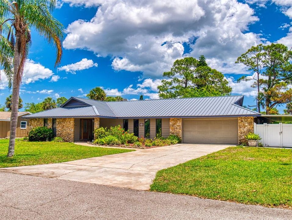 Под контрактом: $534,900 (3 спален, 2 ванн, 2544 Квадратных фут)