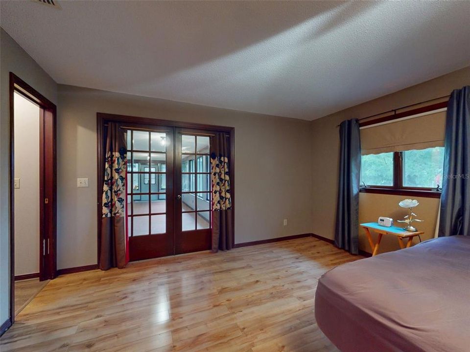 Под контрактом: $534,900 (3 спален, 2 ванн, 2544 Квадратных фут)