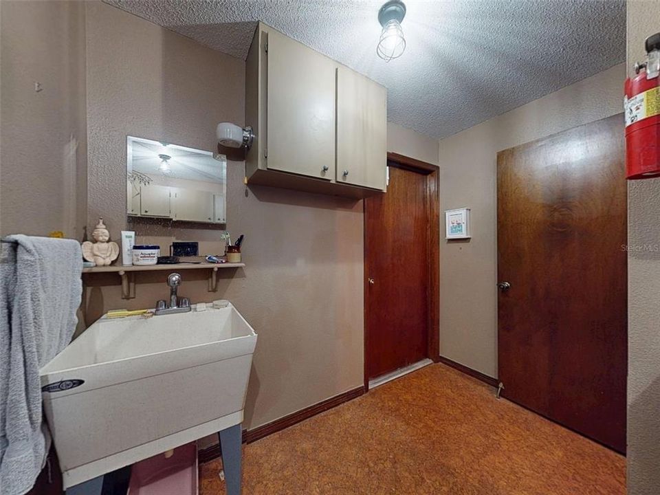 Под контрактом: $534,900 (3 спален, 2 ванн, 2544 Квадратных фут)