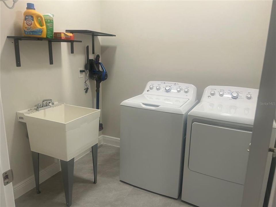 出租: $4,995 (3 贝兹, 3 浴室, 2390 平方英尺)