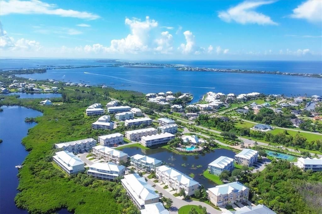 出租: $4,995 (3 贝兹, 3 浴室, 2390 平方英尺)