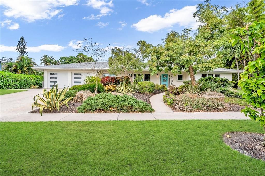 Recently Sold: $755,000 (4 beds, 3 baths, 2825 Square Feet)