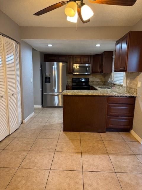 Activo con contrato: $228,000 (3 camas, 1 baños, 1296 Pies cuadrados)