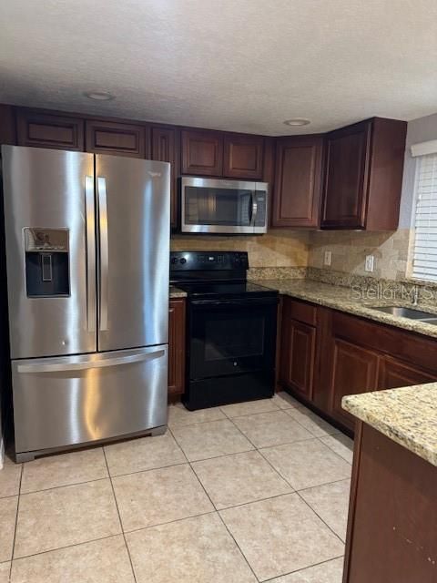 Activo con contrato: $228,000 (3 camas, 1 baños, 1296 Pies cuadrados)