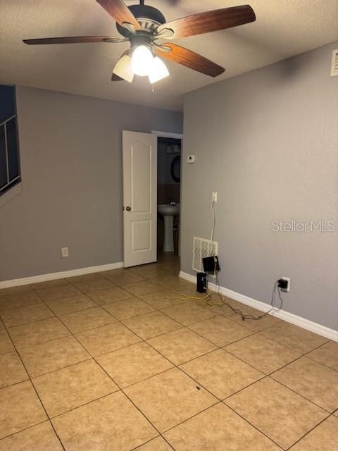Activo con contrato: $228,000 (3 camas, 1 baños, 1296 Pies cuadrados)