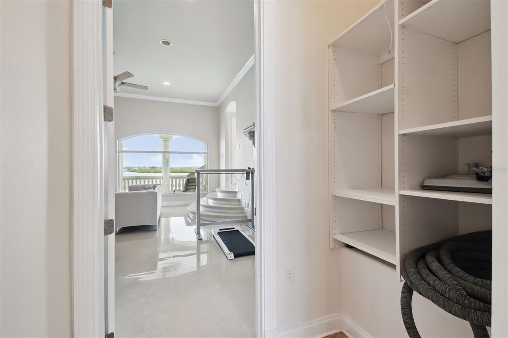 En Venta: $3,499,000 (4 camas, 5 baños, 6676 Pies cuadrados)