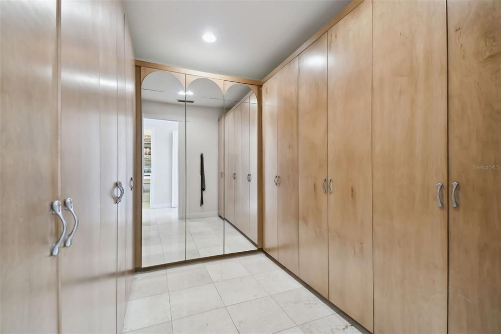 En Venta: $3,499,000 (4 camas, 5 baños, 6676 Pies cuadrados)