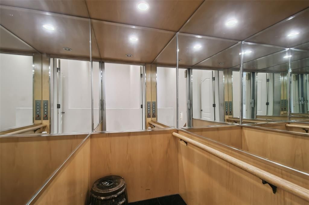 En Venta: $3,499,000 (4 camas, 5 baños, 6676 Pies cuadrados)