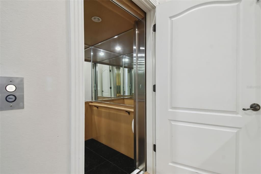 En Venta: $3,499,000 (4 camas, 5 baños, 6676 Pies cuadrados)