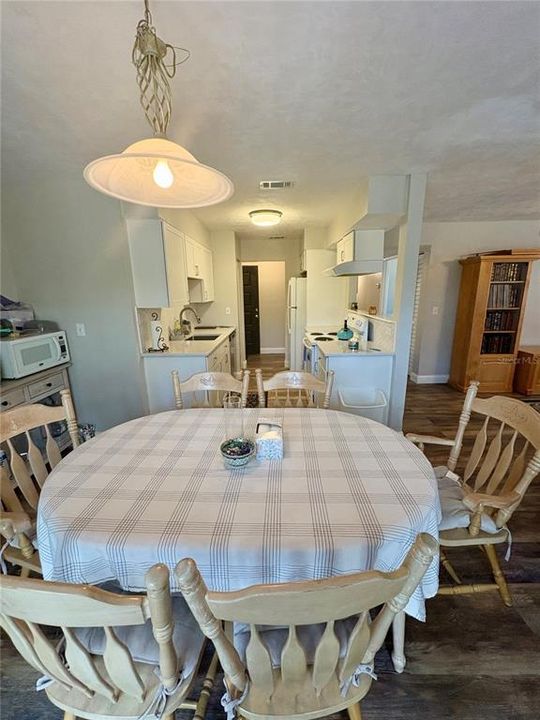 На продажу: $199,000 (2 спален, 2 ванн, 1225 Квадратных фут)