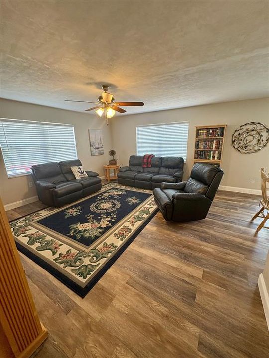 На продажу: $199,000 (2 спален, 2 ванн, 1225 Квадратных фут)