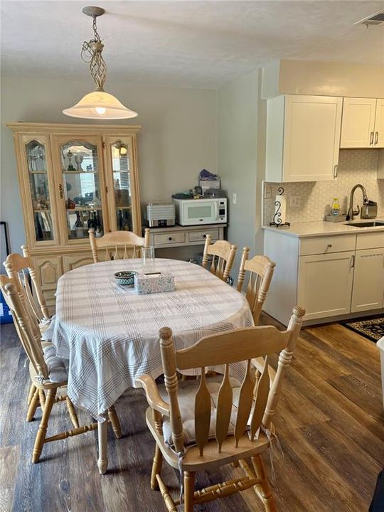 На продажу: $199,000 (2 спален, 2 ванн, 1225 Квадратных фут)