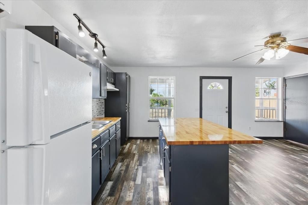 En Venta: $440,000 (2 camas, 2 baños, 768 Pies cuadrados)