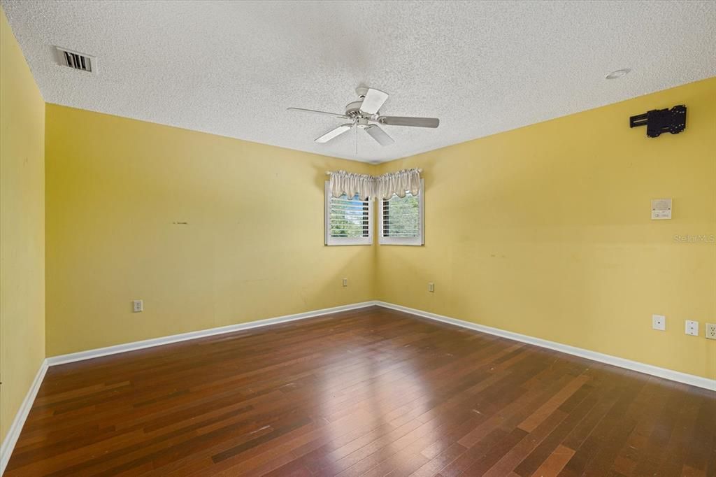 For Sale: $699,000 (4 beds, 3 baths, 2724 Square Feet)