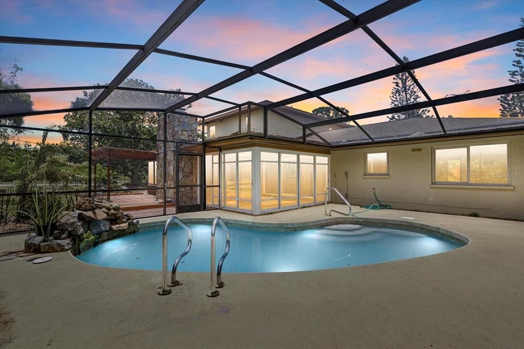 For Sale: $699,000 (4 beds, 3 baths, 2724 Square Feet)