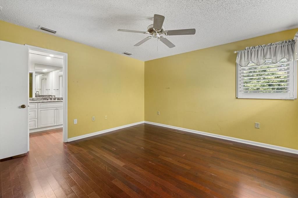 For Sale: $699,000 (4 beds, 3 baths, 2724 Square Feet)