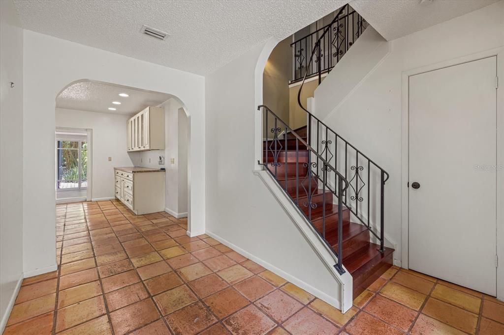 For Sale: $699,000 (4 beds, 3 baths, 2724 Square Feet)