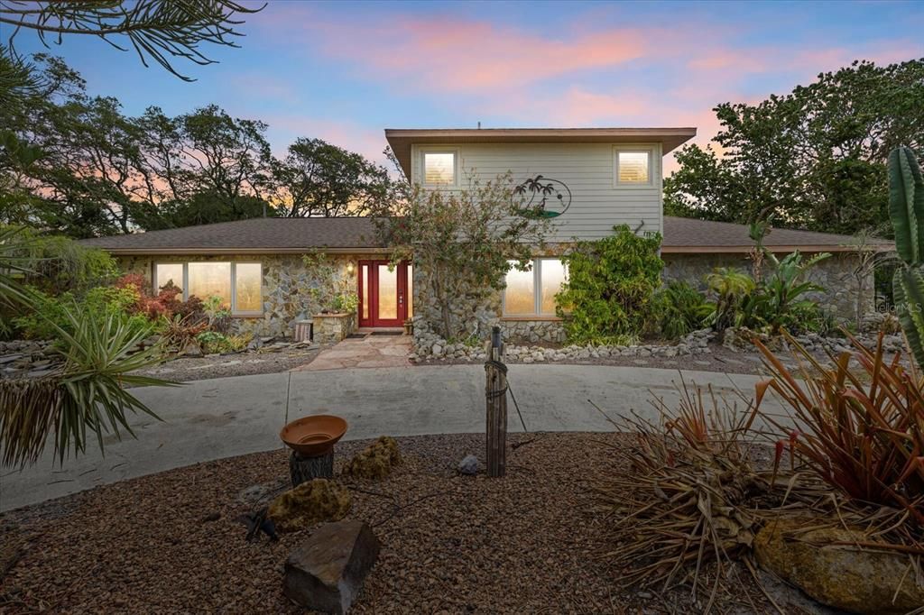 For Sale: $699,000 (4 beds, 3 baths, 2724 Square Feet)