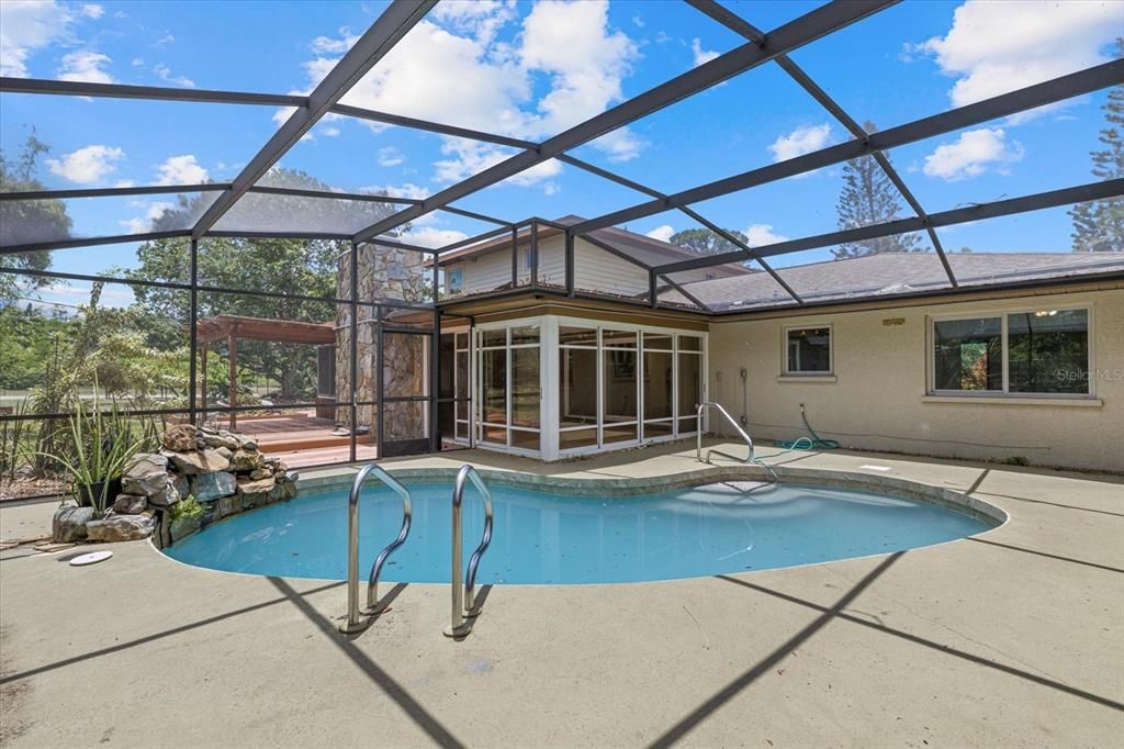 For Sale: $699,000 (4 beds, 3 baths, 2724 Square Feet)