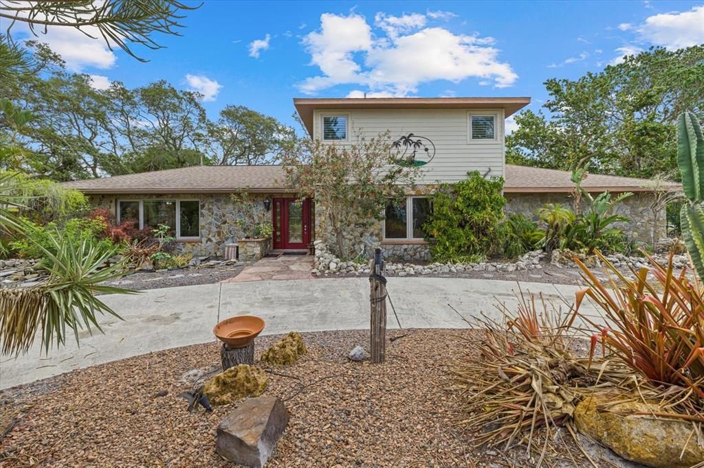 For Sale: $699,000 (4 beds, 3 baths, 2724 Square Feet)