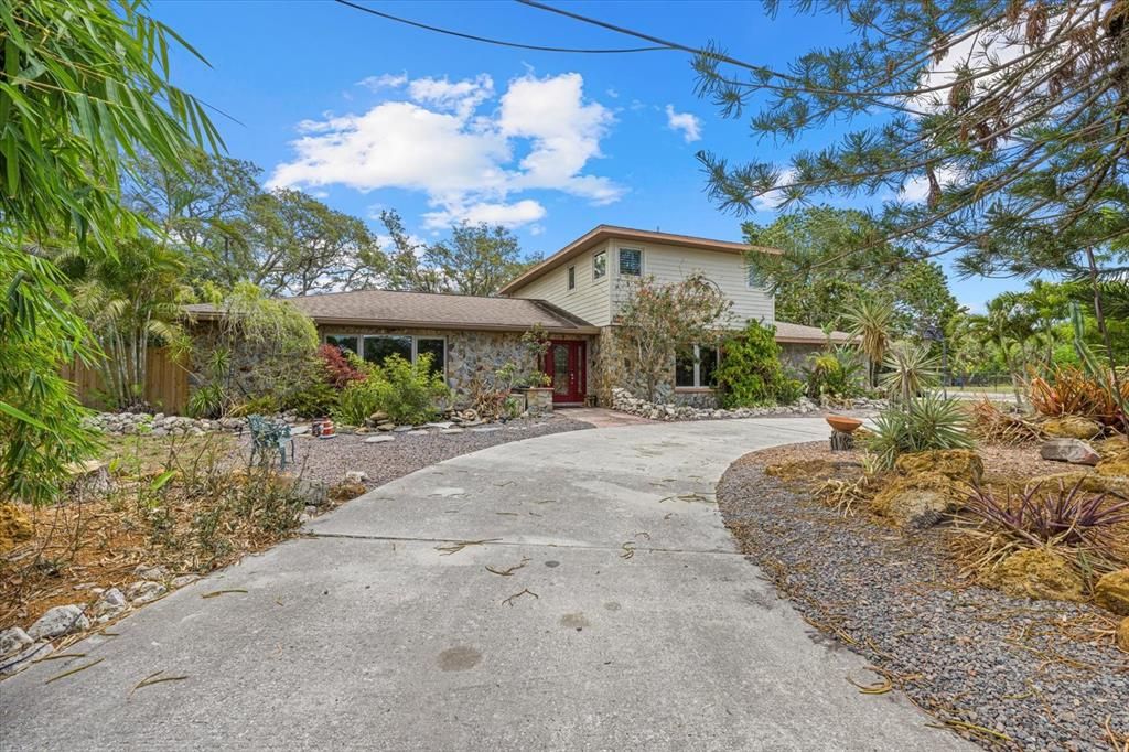 For Sale: $699,000 (4 beds, 3 baths, 2724 Square Feet)