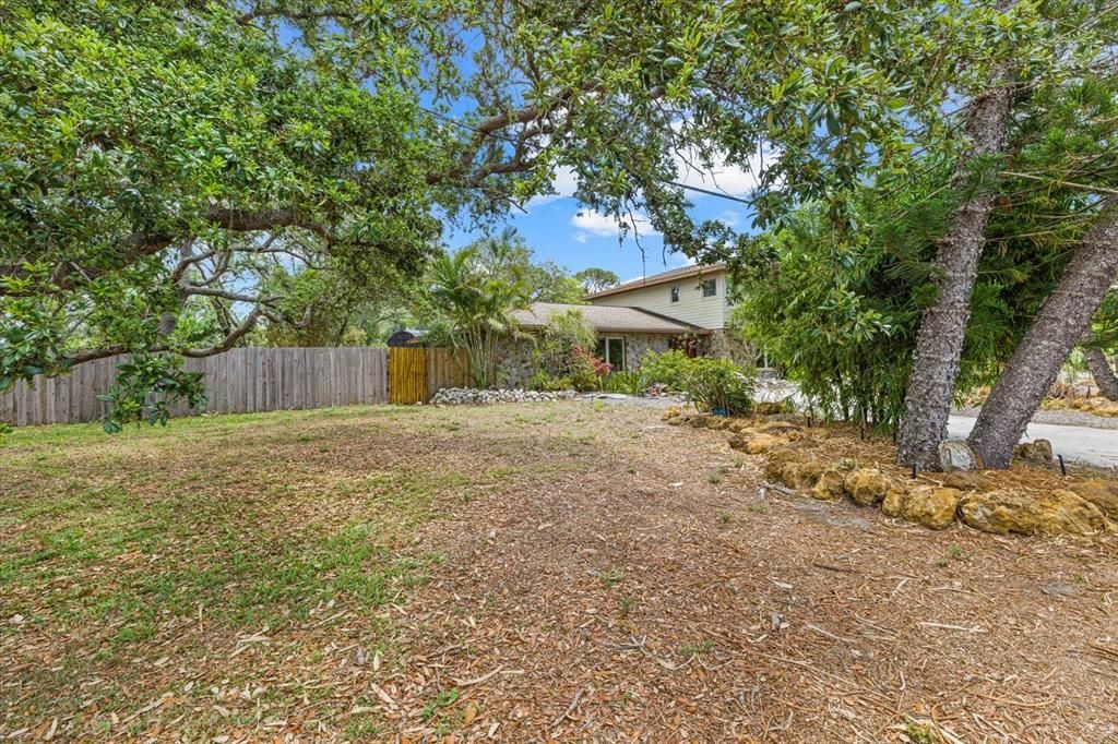 For Sale: $699,000 (4 beds, 3 baths, 2724 Square Feet)